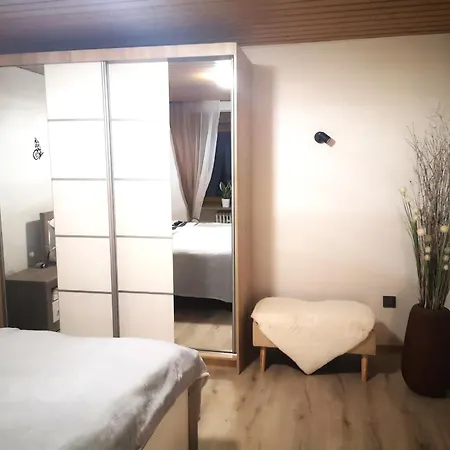 Idealer Startpunkt Für Ausflüge Und Wanderungen, 70qm, Stufenloser Zugang, Parkplatz An Der *